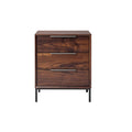 **Moderne nachtkast met drie lades van hout**